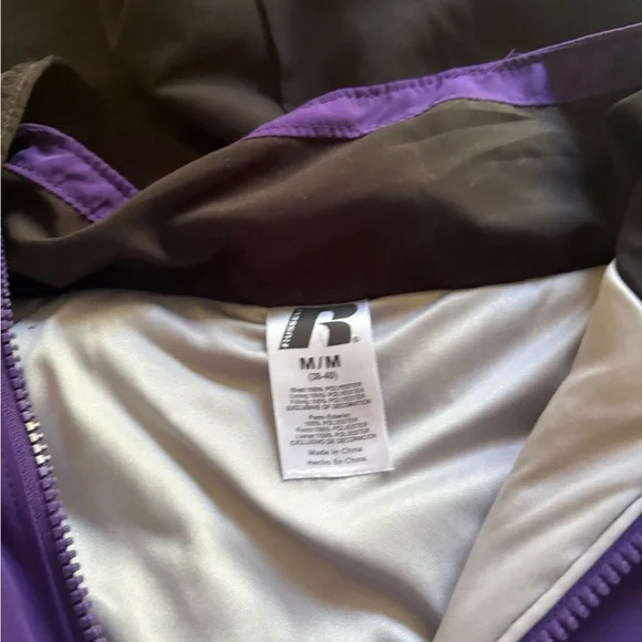 JMU heavy windbreaker size med with large pocket in front - Picture 2 of 2